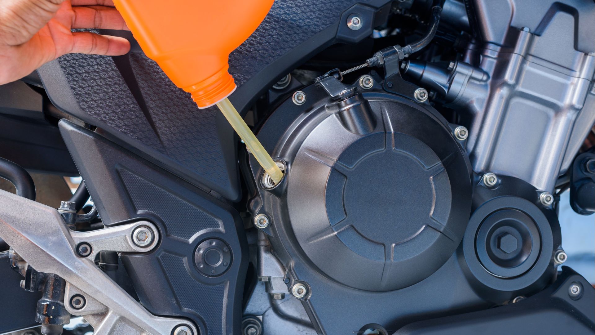 Tips Memilih Oli Motor