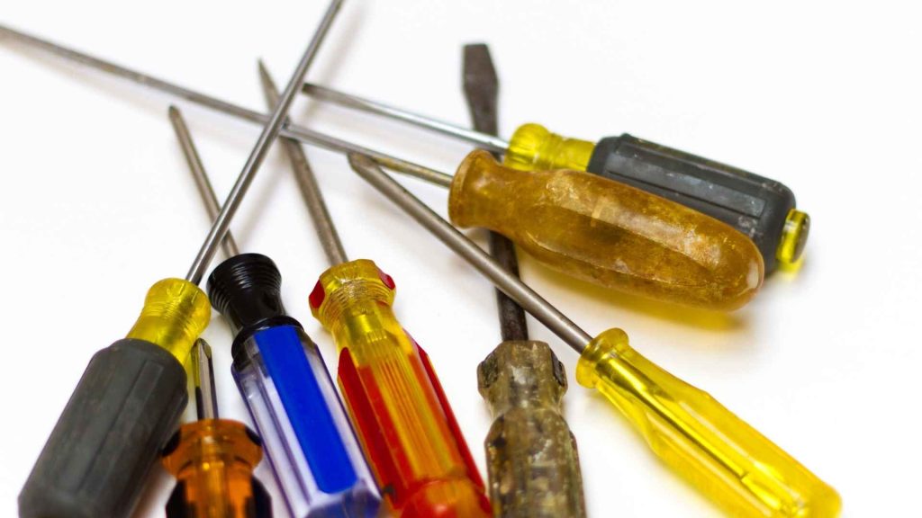 perbedaan obeng plus dan minus