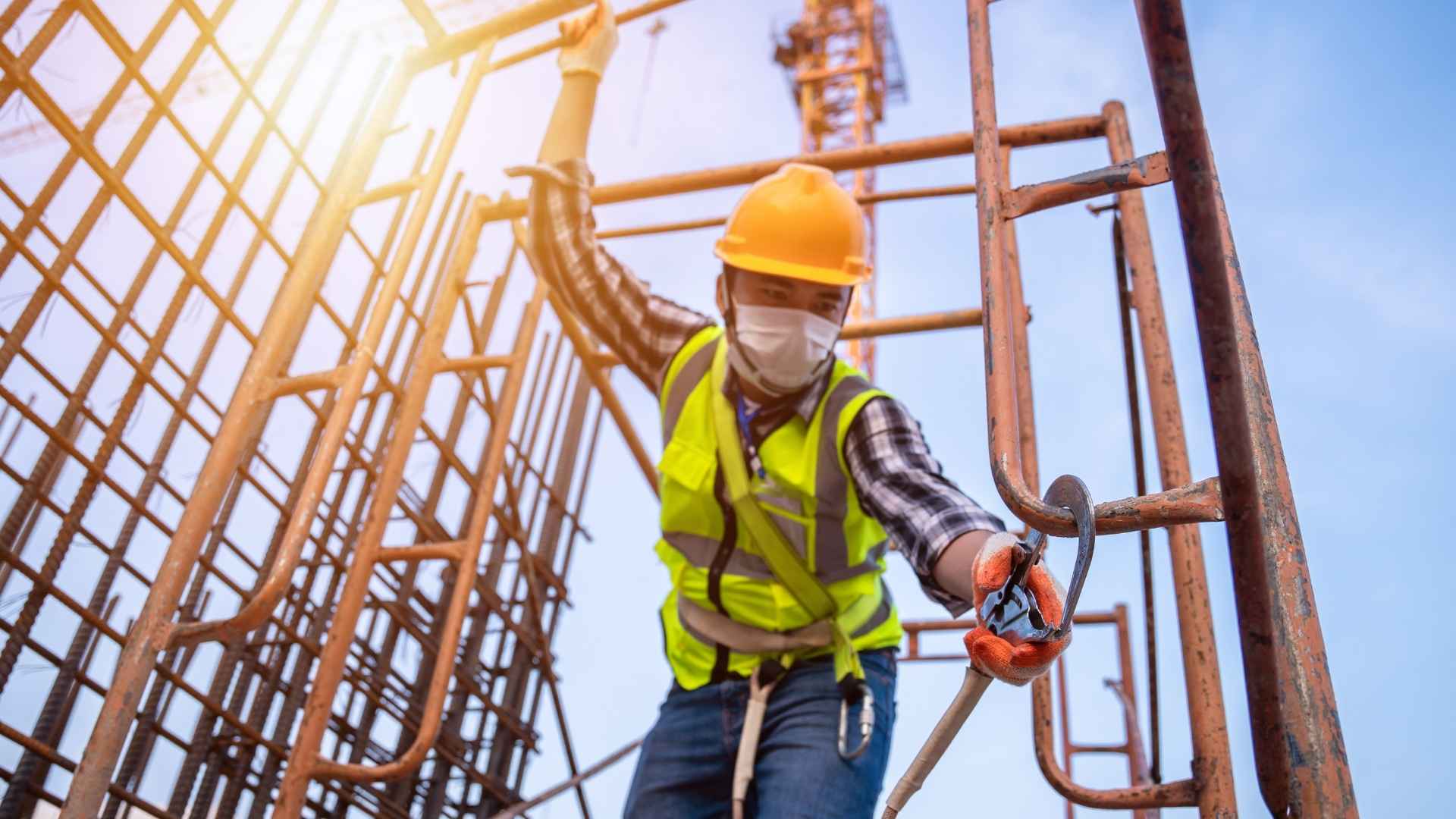 Perbedaan Fall Arrest dan Fall Restraint